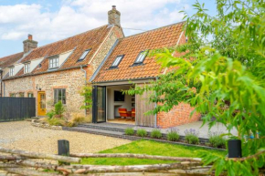 Monarc House - Sleeps 2 by Big Skies Estates